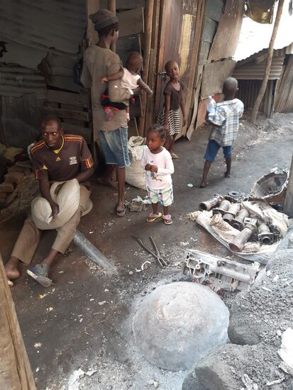 Auch hier werden alte Bauteile geschmolzen.