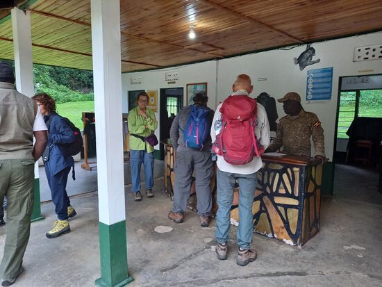 Als erstes werden wir registriert.