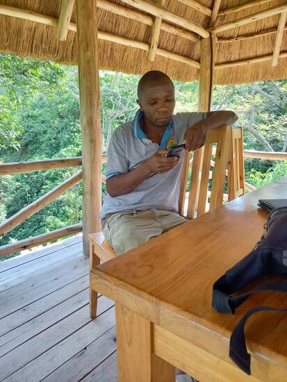 Julius organisiert uns die Fahrt für morgen  