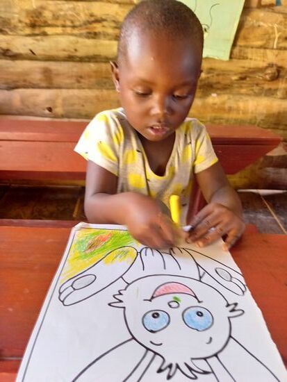 Mit den drei und vier jährigen ist malen immer eine gute Idee.