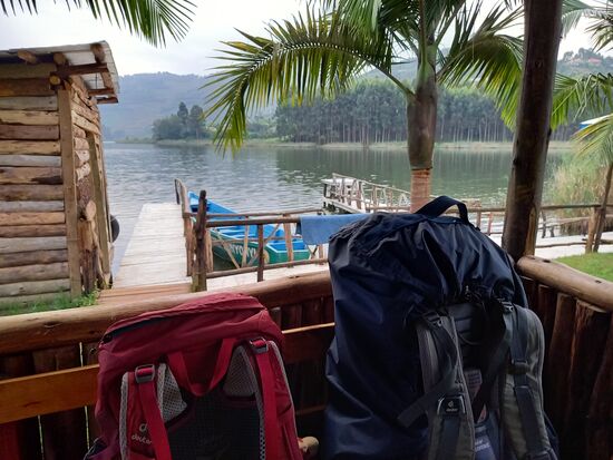 Die Rucksäcke stehen für die Abreise bereit.