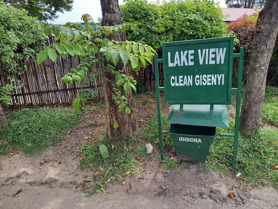 Am Ziel angekommen kehren wir im Lake View am Kivu See ein. Gisenyi liegt im Norden des Sees in unmittelbarer Nähe zur Grenze zum Kongo.