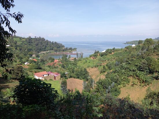 Zwischendurch einen Blick auf den See, die Landschaft und die kleinen Ortschaften.