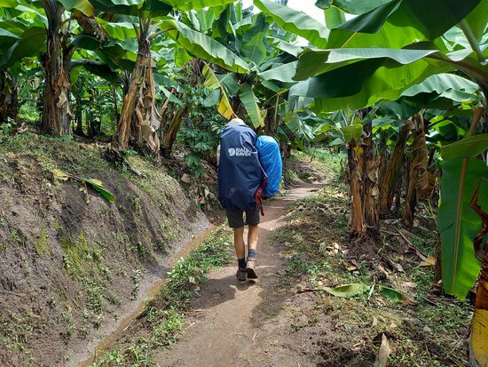 Das ständige bergauf raubt mir schließlich total die Kraft und ich bin froh, das Matthias eine Weile meinen Rucksack mitträgt.