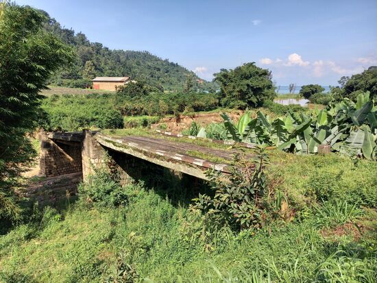 Eigentlich sollte es hier über die Brücke gehen, aber die ist unpassierbar.