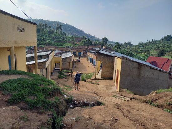 Wieder erreichen wir ein Dorf.