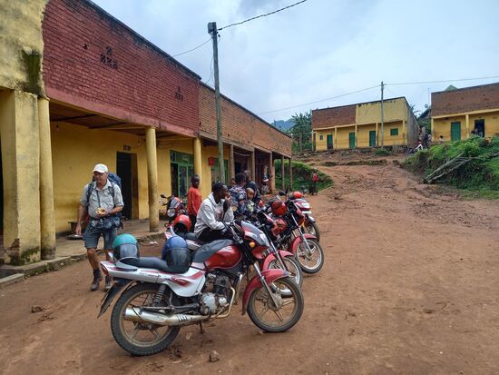 In Musasa kaufen wir noch ein paar Kekse als kleinen Proviant zwischendurch.