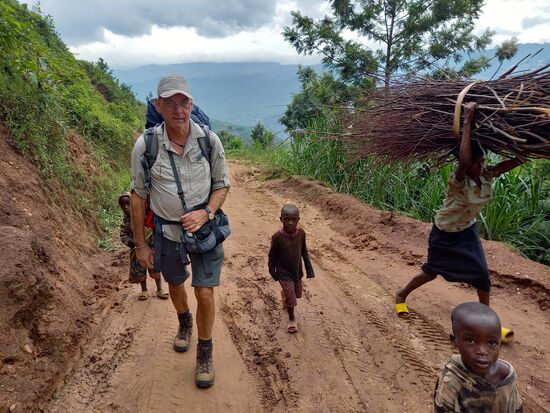 Wenig später sind auch schon wieder Kinder um uns rum.
