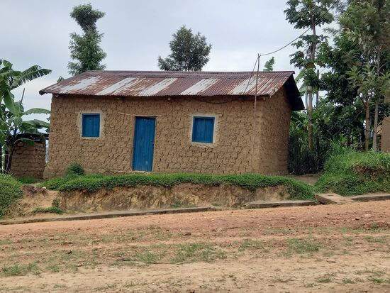 Es sieht vielleicht nicht sonderlich steil aus, doch wenn man es über Kilometer marschieren muss, zehrt es an den Kräften.