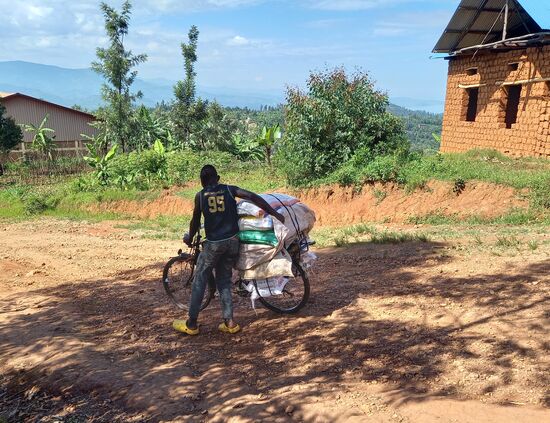 Einfach unglaublich,  was alles in welchen Mengen auf dem Fahrrad transportiert wird.
