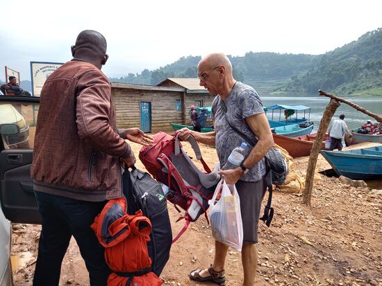 Wiederum 20Minuten später sind wir am Bootsanleger und unser Gepäck wird verladen. Alles ist irgendwie vertraut,  denn wir sind vor einem halben Jahr bereits hier gewesen.