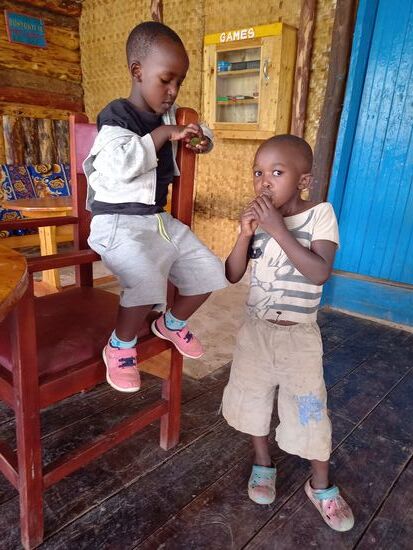 Diese Beiden freuen sich auch über das Obst.