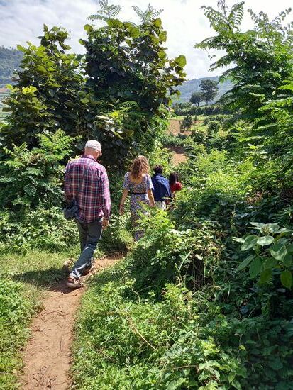 Wir müssen somit ein Stück zu Fuß gehen.