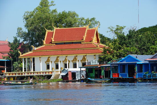 Selbst der Tempel schwimmt