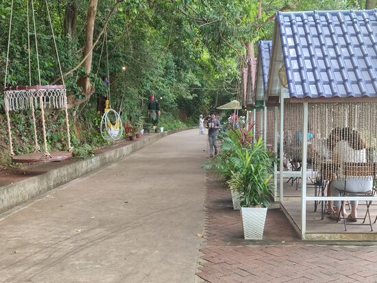 Im Led Zep ist bei trockenem Wetter immer Betrieb, die Crepes und die Passionsfruchtschorle sind sehr zu empfehlen.