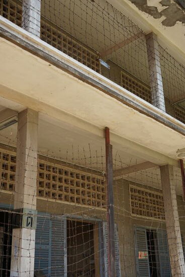 Die oberen Stockwerke  waren vergittert um Suizide zu verhindern