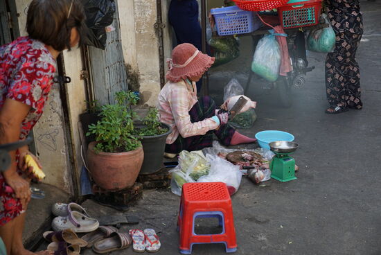 Eine kleine Garkücke, kombiniert mit einem kleinen Straßenladen
