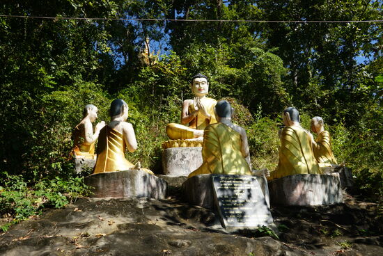 Viele Episoden aus Buddhas Leben sind mit Figuren dargestellt