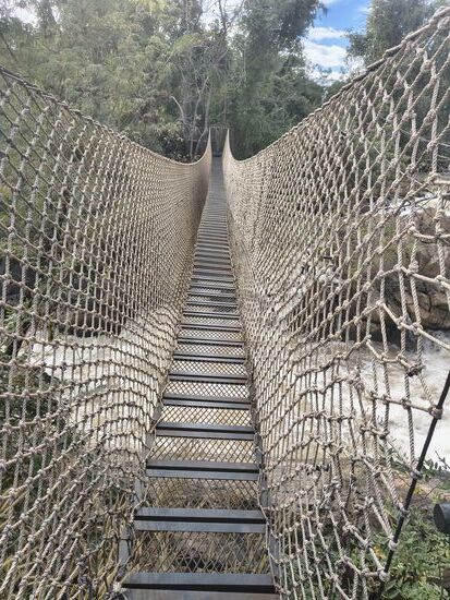 3 Hängebrücken und 1 Zipline komplettieren das touristische Angebot und machen es auch für Einheimische mit Geld interessant