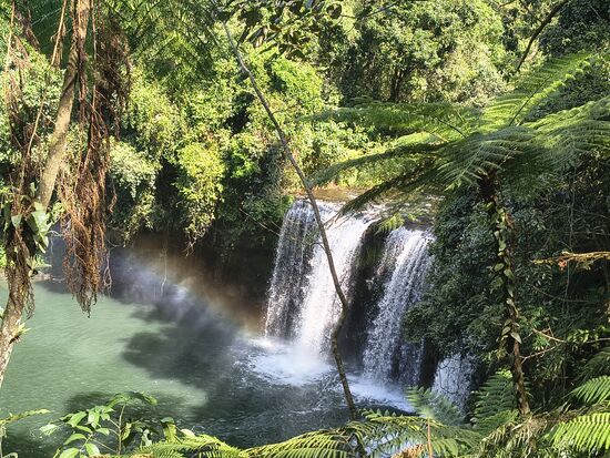 Der Tad Champee besticht durch seine Wassernebel die in der Sonne in den Spektralfarben leuchten
