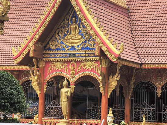 Wat Simuang, das Tempel  der Vientianer und dort sieht man auch die tiefe Religiosität der Menschen wie bei keinem anderen Kloster
