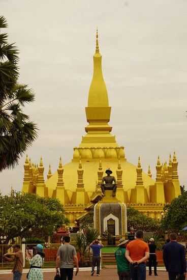 Wat That Luang - ist das wichtigste buddhistische Bauwerk in Laos, die massive vergoldete Stupa symbolisiert den Nationalstolz und den tief verankerten Buddhismus.