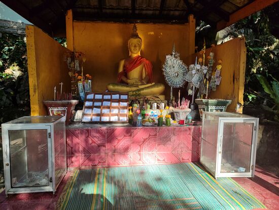 Der Altar mit "Blick in die Zukunft" Kärtchen und wie immer großen Spendenboxen