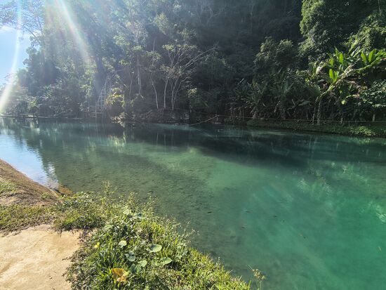 Mit der grünen Umrandung eine sehr schöne Möglichkeit zum schwimmen. Die Aussichtspunkte in den Felsen waren rutschig ohne Haltemöglichkeit und damit für uns zu gefährlich