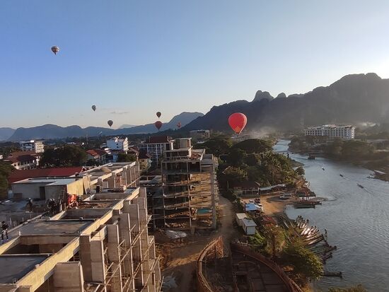 Die Stadt ist bereits jetzt vollgepflastert mit Hotels und Restaurants die alle zu kämpfen haben um über die Runden zu kommen und es wird an allen Ecken und Enden weitergebaut und das immer höher