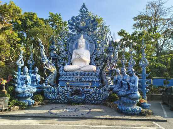 Der Buddha in Weiß soll seine Reinheit repräsentieren.