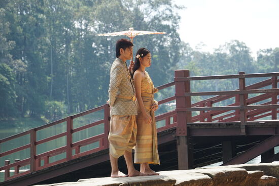 Pre Wedding Fotos - meist traditionell gekleidet werden bereits Monate vor der Hochzeit Fotos in Tempeln gemacht. Das soll der Ehe Glück bringen und sie unter den Segen der Götter stellen.