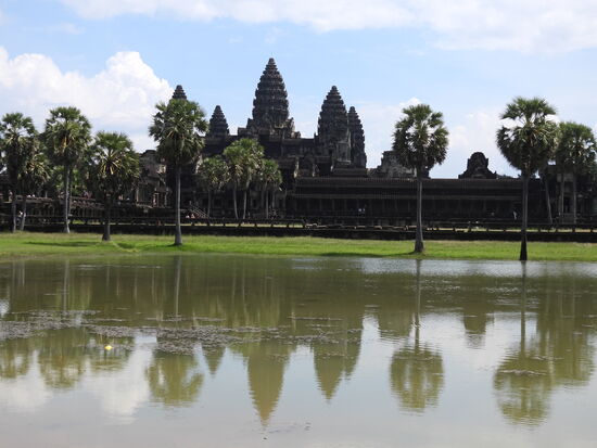 Der Haupttempel, die 4 Türme symbolisieren den Himalaya und der mittlere die Erdachse