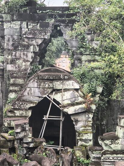 Restauriert wird er nicht mehr aber man versucht ihn zumindest verkehrssicher zu machen