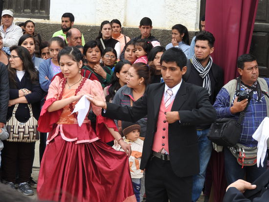 Volkstänze in allen Variationen und Gewändern