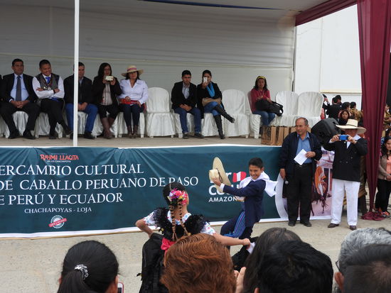 Die beiden waren so toll, dem Jungen (er verkörpert den Torero) hat man den Spaß am tanzen richtig angesehen und das Mädel (das Sinnbild für den Stier)  hat sich so grazil bewegt dass auch die Peruaner ganz begeistert waren.