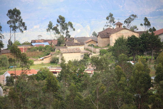Das Dorf Huancas am Canyon verwaltet dort auch den Zugang, bekommt einen Großteil des Eintrittes  und schützt dafür auch die Lanschaft