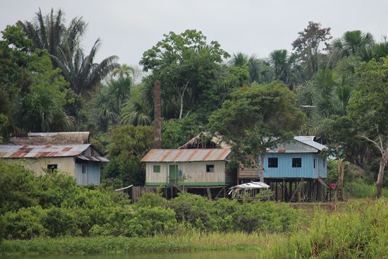 Die Häuser sind zurückgebaut und auf Stelzen