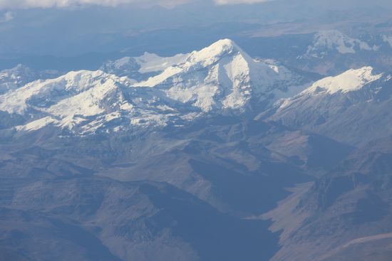 Die weißen und schwarzen Cordillieren diesmal von oben.