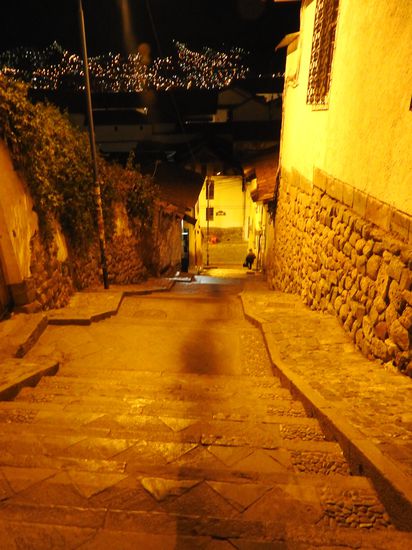 Auch abends kann man durch die steilen Straßen Cuscos schlendern, wir haben uns auch im dunkeln immer sicher gefühlt.