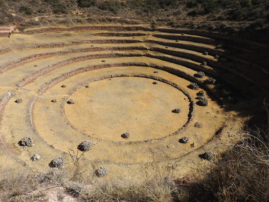 Die beiden kleineren Anlagen sind nur kreisförmig, konzentrisch angelegt und in einem schlechten Zustand.