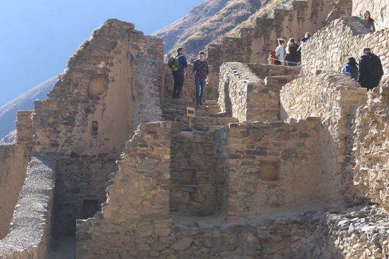 Wohnhäuser der Festung. In und um die Anlage waren über 10.000 Soldaten mit ihren Familien stationiert.