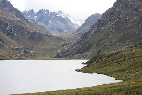Lagune im Huascaran, leider sind die hohen Berge in den Wolken und vieles können Bilder nicht wiedergeben. Es ist wunderschön und beeindruckend
