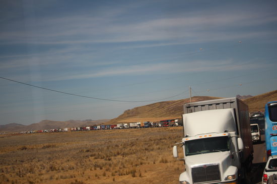 Staus gibt's nicht nur am Irschenberg, nein auch am Altiplano. Durch Straßenblockaden konnten wir längere Zeit nicht weiterfahren