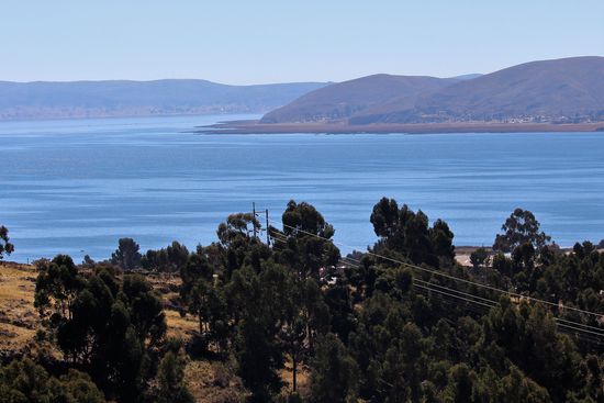 Blick von einem kleinen Hügel über den See, wir waren schwer am schnaufen um die paar Höhenmeter zu schaffen. Der See liegt ja schon auf 3.800 Meter Höhe.