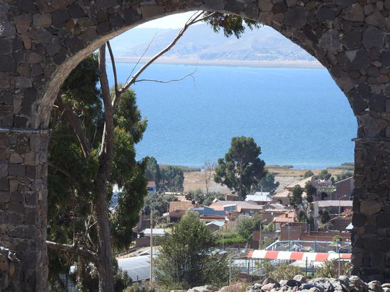 Blick auf Cuicuito, den Titikaka und die Cuicuito Halbinsel