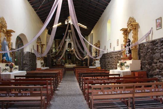 Der Messner der Kirche freute sich über den Besuch,  erklärte  uns die ganzen Heiligen und erlaubte uns auch Fotos zu machen, das ist sonst in den Kirchen streng verboten.