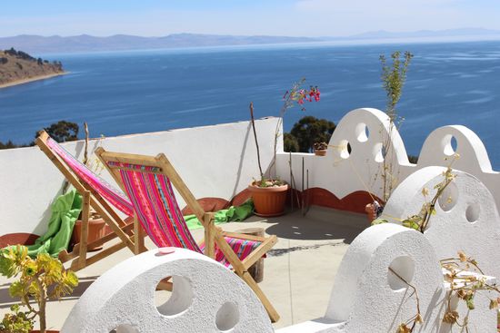 Blick auf den Titicaca von unserer privaten Terasse aus und das für 22 Euro die Nacht mit Frühstück für uns beide.