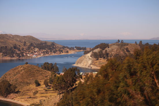 Und immer wieder schöne Buchten am Titicaca.