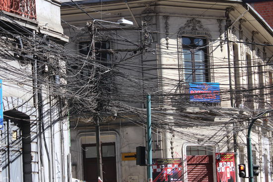 Immer wieder interessant wie so eine wilde Stromverkabelung noch funktionieren kann.