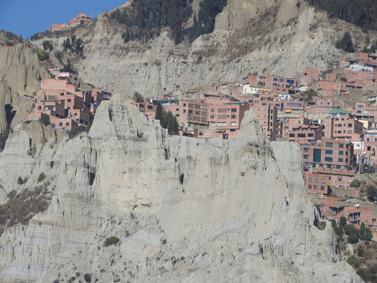 Jedes halbwegs bebaubare Fleckchen am Berg wird zugebaut